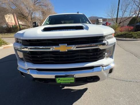 Used 2024 Chevrolet Silverado 2500 LT image 3