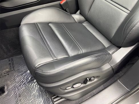 Used 2022 Porsche Cayenne image 27