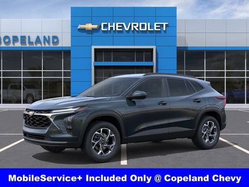 New 2026 Chevrolet Trax LT w/ Driver Confidence Package FWD image 2