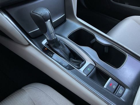 Used 2018 Honda Accord LX image 31