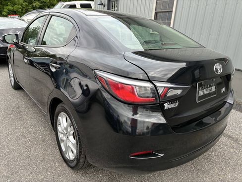 Used 2017 Toyota Yaris iA FWD image 4