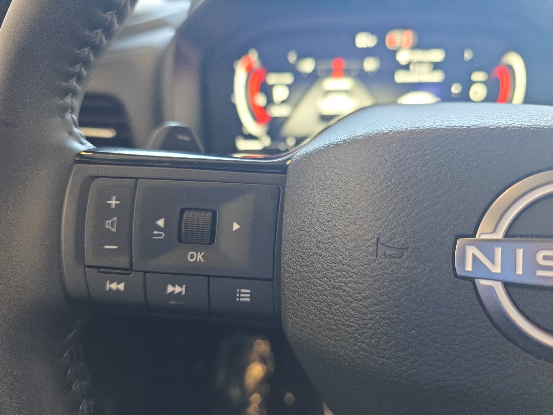 Used 2026 Nissan Rogue Platinum w/ Platinum Premium Package AWD/4WD image 17