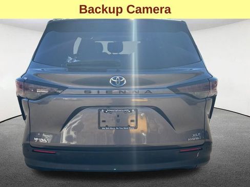 Used 2024 Toyota Sienna XLE image 12