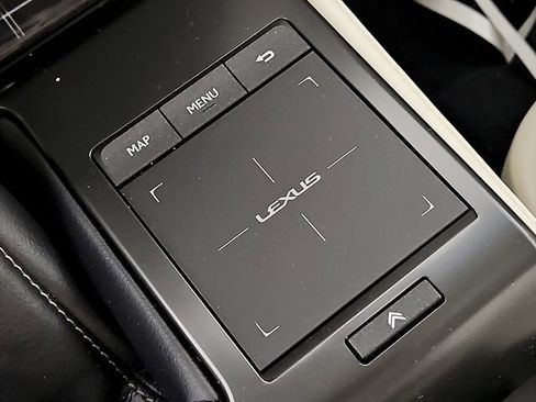 Used 2023 Lexus GX 460 Premium w/ Accessory Package image 32