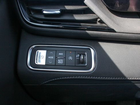 Used 2025 Buick Enclave Preferred AWD/4WD image 24