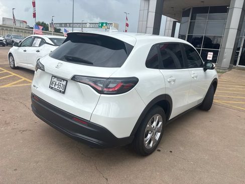 Used 2023 Honda HR-V LX image 3