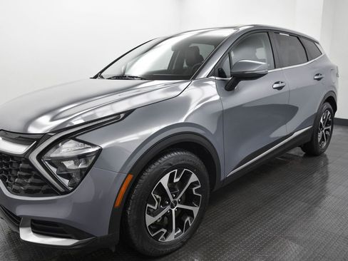 Used 2023 Kia Sportage EX image 3