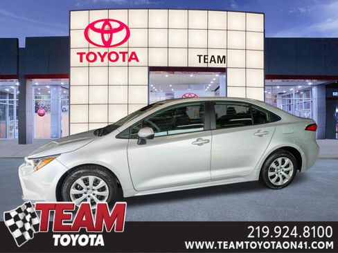 Used 2025 Toyota Corolla LE FWD image 1