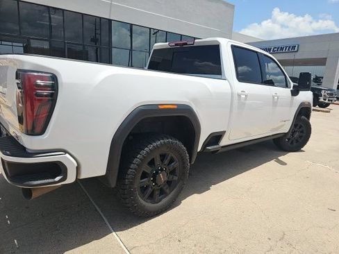 Used 2024 GMC Sierra 2500 AT4 w/ AT4 Premium Plus Package AWD/4WD image 2