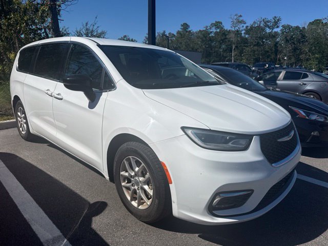 Used 2024 Chrysler Pacifica Touring-L FWD image 1