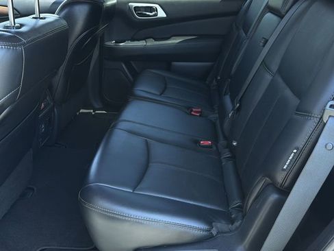 Used 2018 Nissan Pathfinder Platinum AWD/4WD image 20