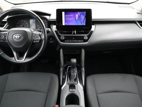 Used 2024 Toyota Corolla Cross LE image 2