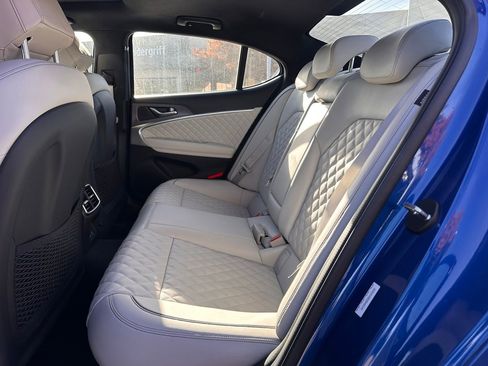 Used 2025 Genesis G70 3.3T Advanced w/ Sport Prestige Package image 19