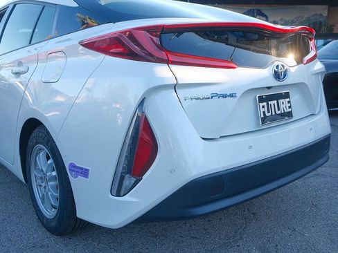 Used 2017 Toyota Prius Prime Advanced image 39