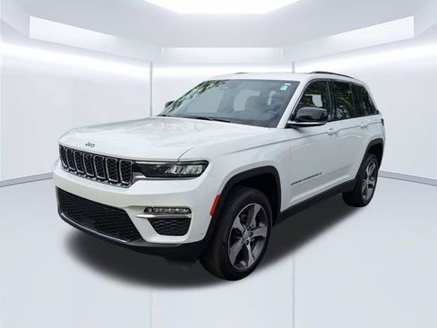 Used 2023 Jeep Grand Cherokee Limited w/ Luxury Tech Group II AWD/4WD image 9