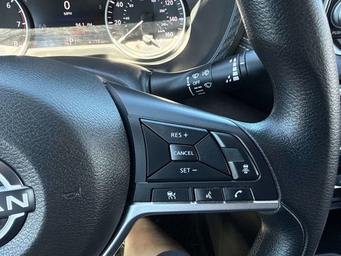 Used 2024 Nissan Sentra SV FWD image 25