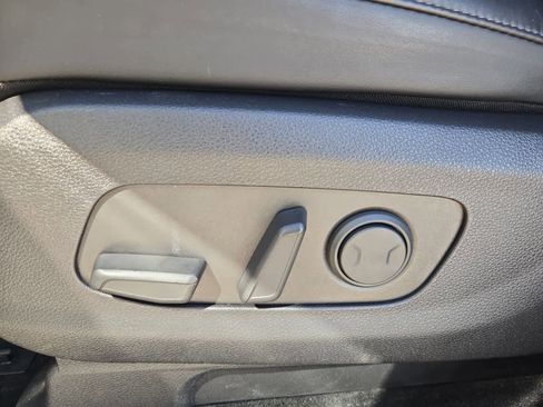 Certified 2023 Kia Carnival EX image 21