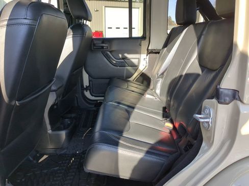 Used 2018 Jeep Wrangler Unlimited Sahara image 23