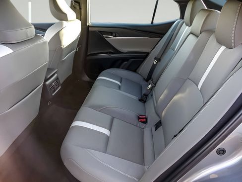 Used 2026 Toyota Camry SE AWD/4WD image 12