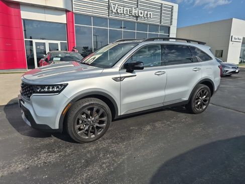Used 2021 Kia Sorento EX w/ EX AWD X-Line Package image 2