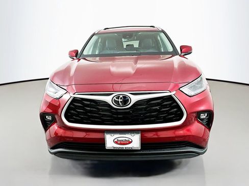 Certified 2026 Toyota Highlander XLE AWD/4WD image 2