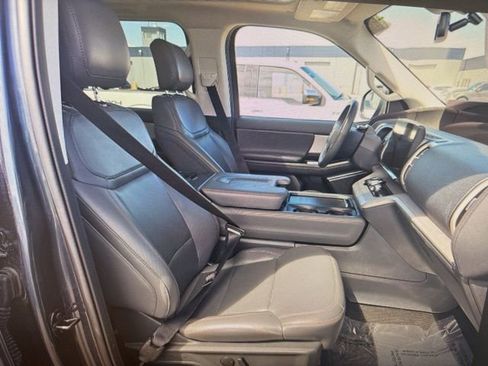 Used 2025 Ford Expedition Active image 16