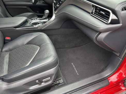 Used 2019 Toyota Camry XSE image 18