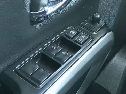 Used 2024 Nissan Titan SV w/ SV Convenience Package AWD/4WD image 28