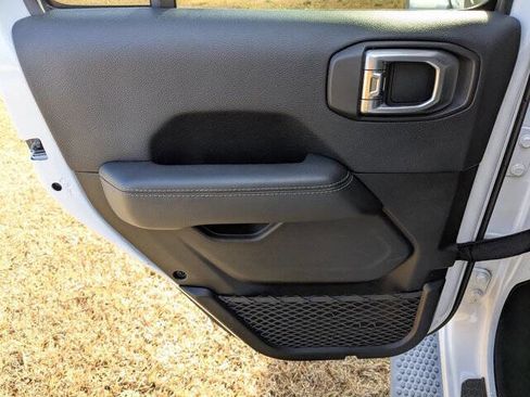 Used 2018 Jeep Wrangler Unlimited Sahara w/ Cold Weather Group image 24