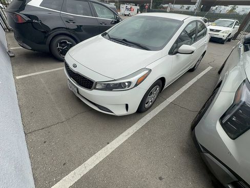 Used 2017 Kia Forte LX FWD image 2