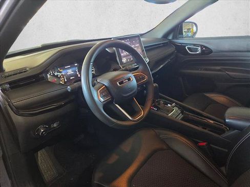 Used 2023 Jeep Compass Latitude AWD/4WD image 10