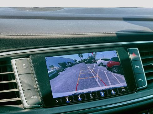 Used 2020 Buick Enclave Avenir w/ Avenir Technology Package FWD image 16