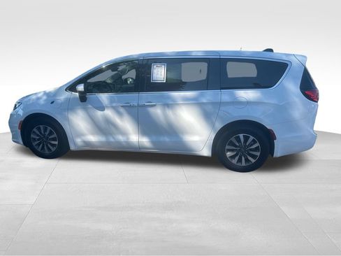 Used 2023 Chrysler Pacifica Touring-L FWD image 8