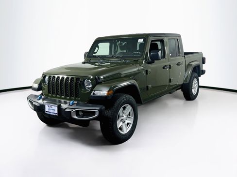 Used 2023 Jeep Gladiator Sport image 1