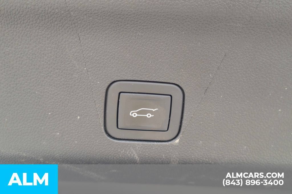 Used 2025 Chevrolet Tahoe LT AWD/4WD image 9