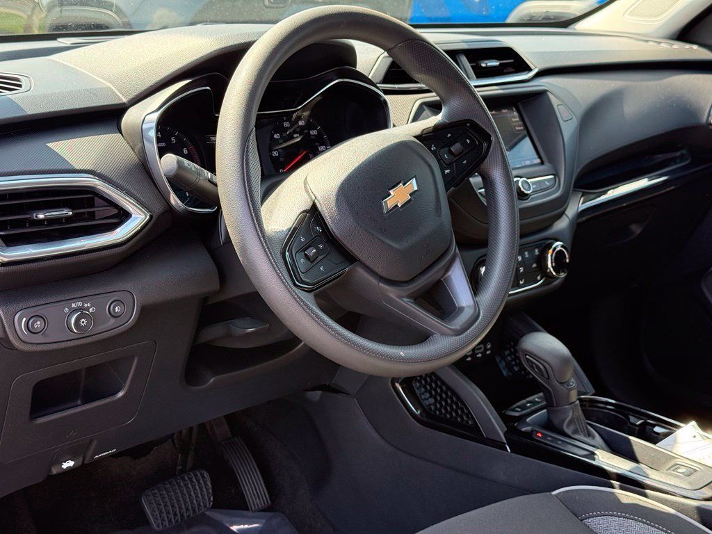 Used 2023 Chevrolet TrailBlazer LT AWD/4WD image 25