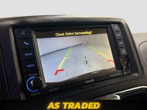 Used 2015 Chrysler Town & Country Touring FWD image 15