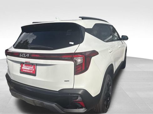Used 2024 Kia Seltos SX AWD/4WD image 17