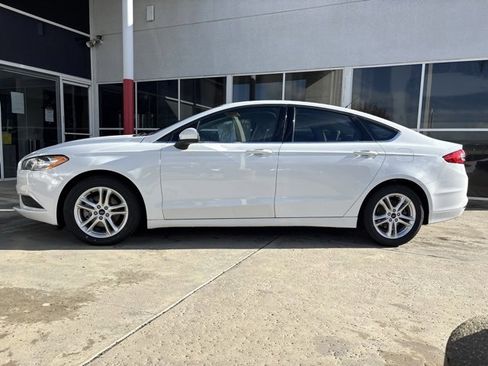 Used 2018 Ford Fusion SE w/ Fusion SE Technology Package image 6