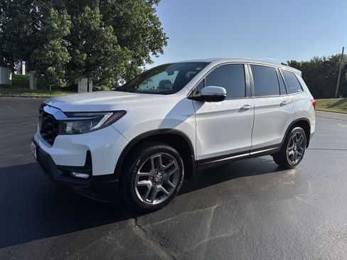 Used 2023 Honda Passport EX-L image 2