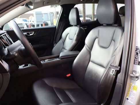 Used 2021 Volvo V60 T5 Cross Country w/ Climate Package image 10