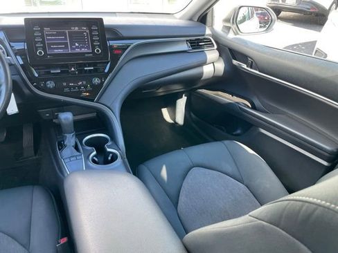 Used 2022 Toyota Camry LE FWD image 9