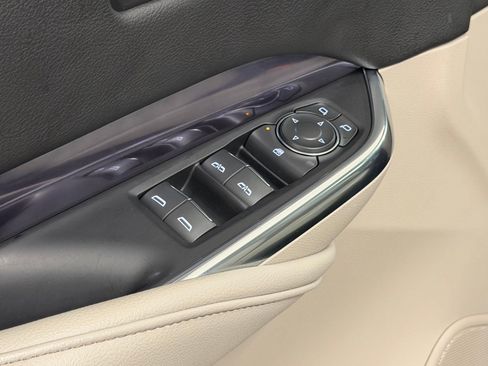 Certified 2022 Cadillac XT4 Luxury w/ Driver Awareness Package FWD image 36