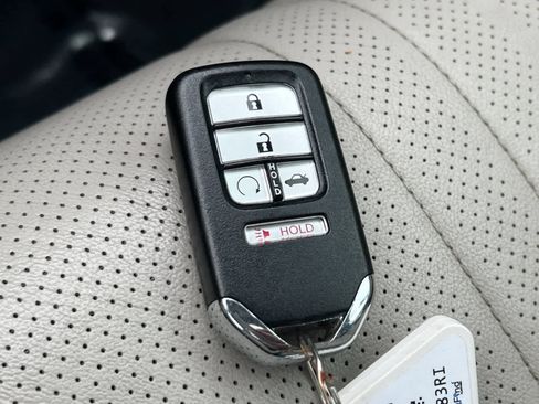 Used 2018 Honda Accord Touring image 28