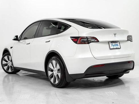 Used 2023 Tesla Model Y Long Range AWD/4WD image 23