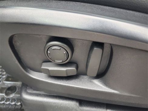 Used 2024 Land Rover Defender 110 S image 14