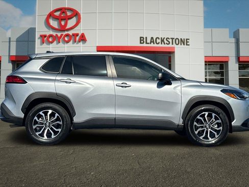 Used 2025 Toyota Corolla Cross AWD Hybrid image 2