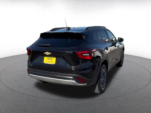Used 2025 Chevrolet Trax LT FWD image 14