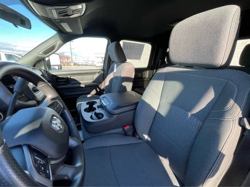 Used 2024 RAM 2500 Tradesman w/ Chrome Appearance Group image 23