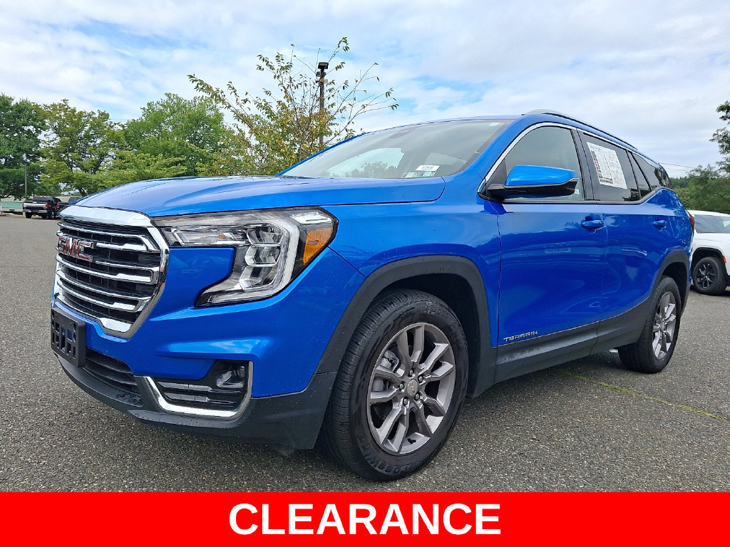 Used 2024 GMC Terrain SLT AWD/4WD image 3